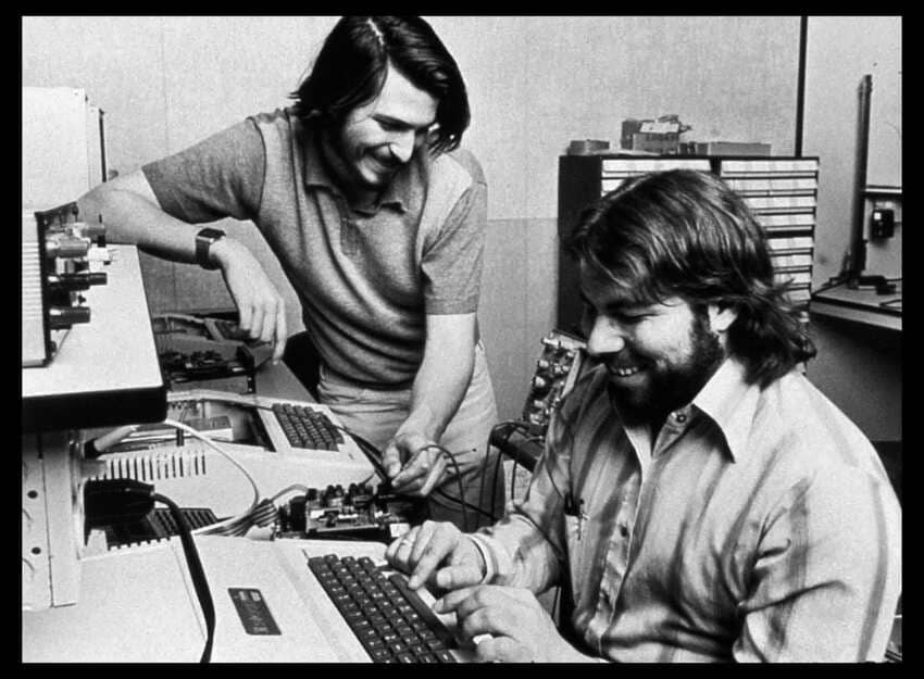 Foto en la que aparecen los fundadores de Apple 
